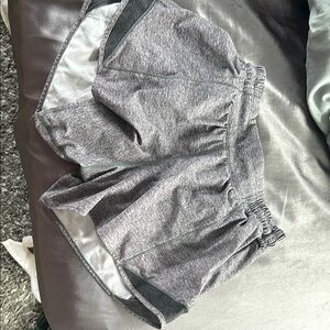 Lululemon size 2 inch 4 hotty hots heather grey